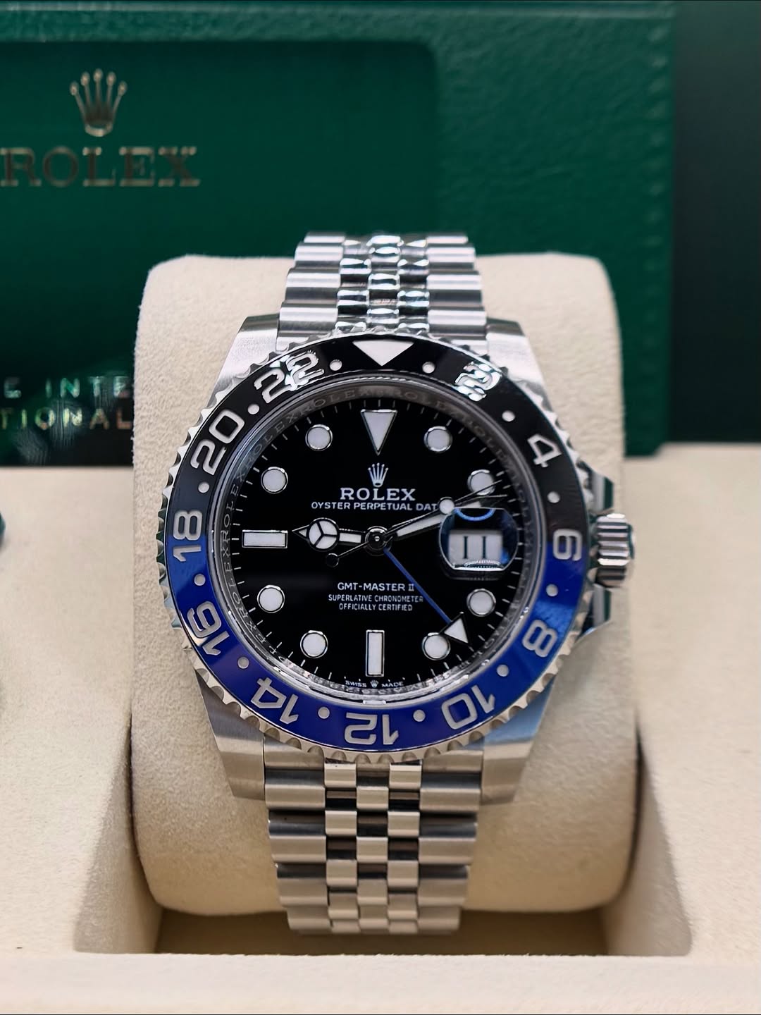 Rolex GMT-Master II | Oystersteel with a black and blue Cerachrom bezel