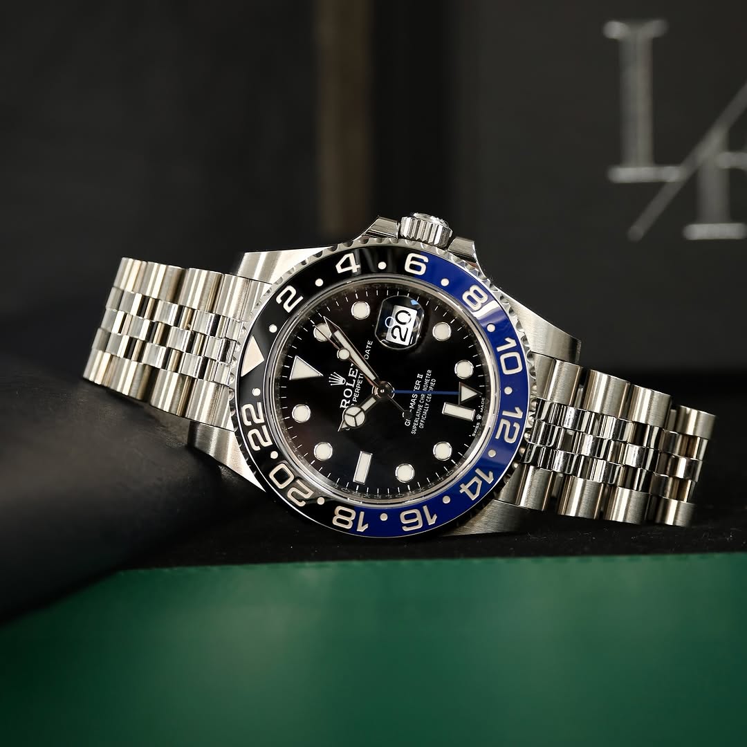 Rolex GMT-Master II | Oystersteel with a black and blue Cerachrom bezel